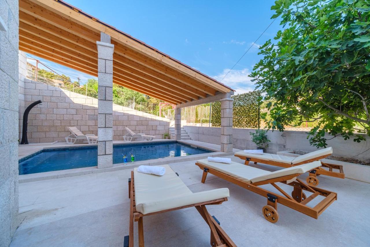 Luxury Stone Villa Nevija 2022 Private Villa Milna  Zewnętrze zdjęcie